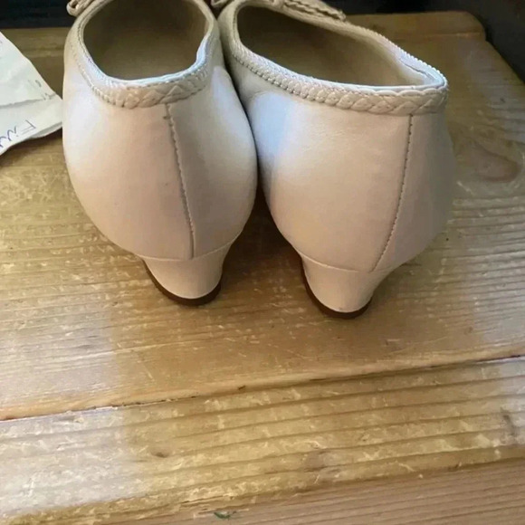 Bally Vintage Ivy Cream Point Toe Heels Shoes - Picture 12 of 12